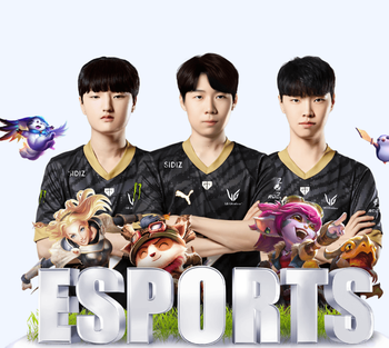 瑟尔洛特高高跃起头球攻门，卢宁飞扑把球摘下